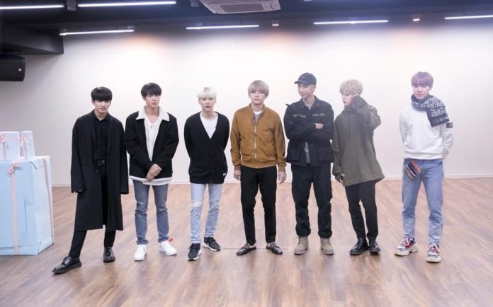 Xuất hiện như những vị thần nhưng chỉ ít phút sau lại lộ ngay bản chất