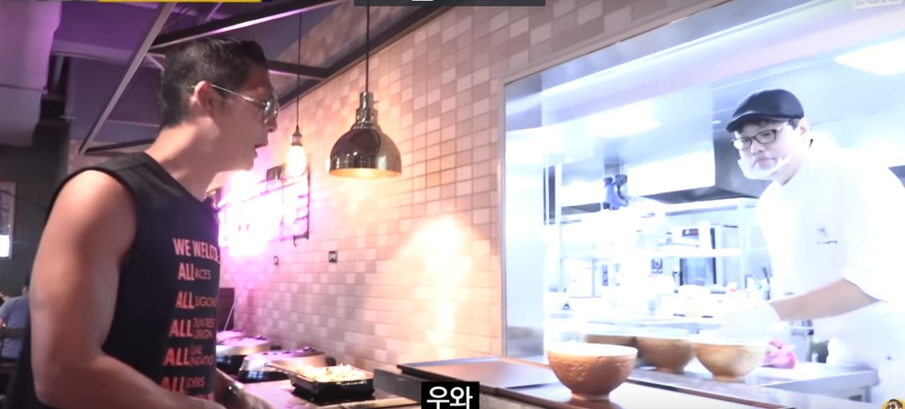 quầy thức ăn tự phục vụ nhà JYP