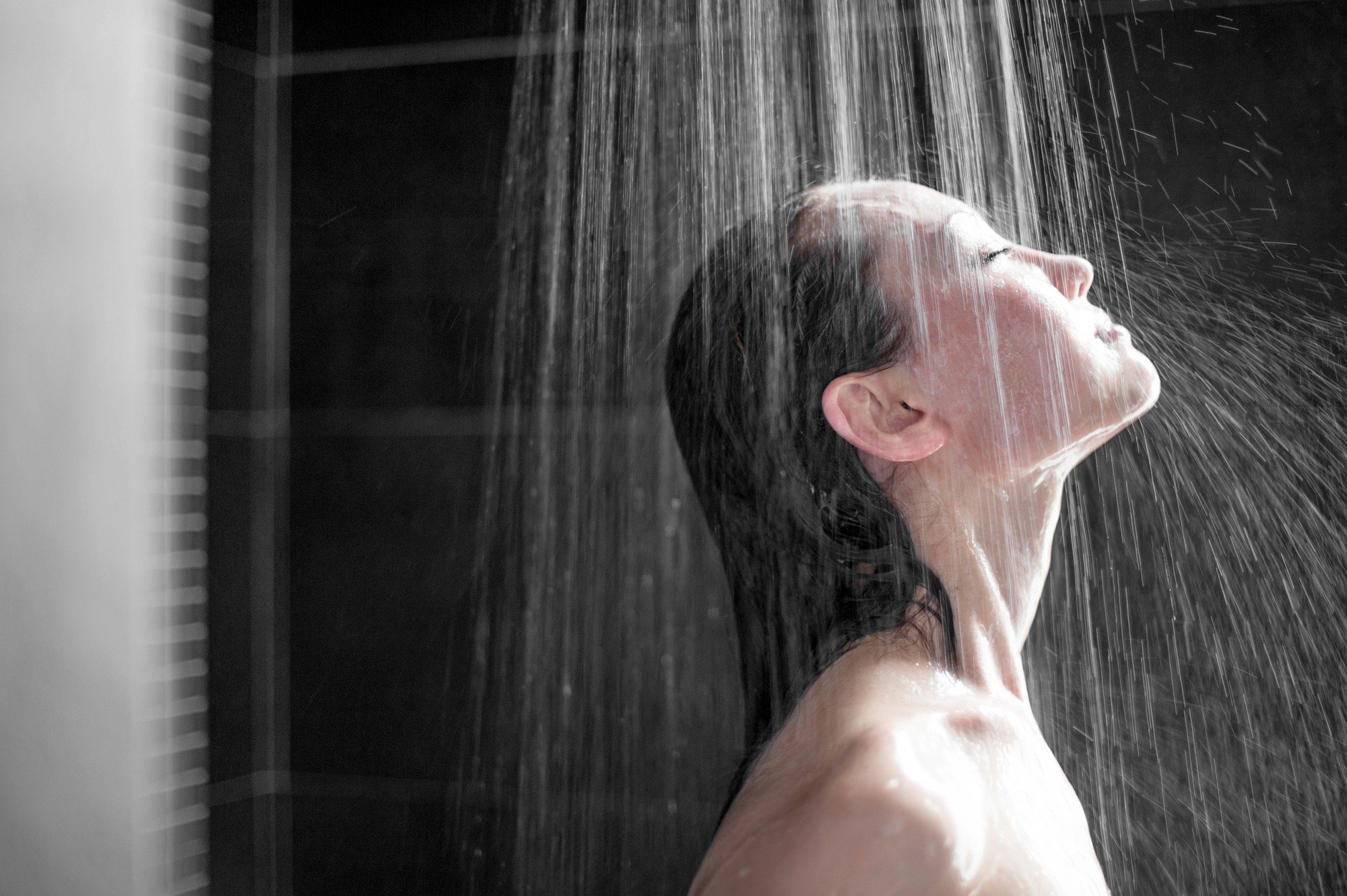 5 tác hại của tắm đêm lâu ngày ảnh hưởng cực xấu tới sức khỏe - BlogAnChoi