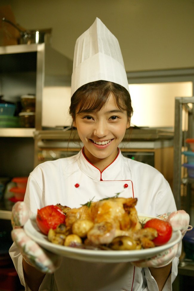 Cô đầu bếp đầy nhiệt huyết Eun Chae sau đó trở thành mẹ đơn thân. (Ảnh: Internet)