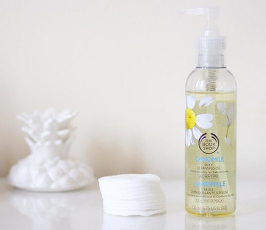 Review dầu tẩy trang hoa cúc dành cho da dầu The Body Shop Camomile Silky Cleansing Oil dầu tẩy trang