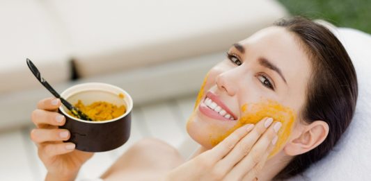 Tinh bột nghệ có công dụng thần thánh đối với làn da