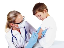 vacxin phải tiêm cho trẻ