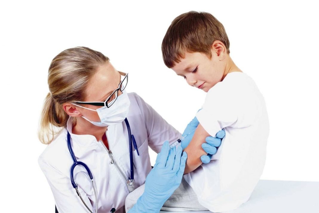 Vacxin phải tiêm cho trẻ