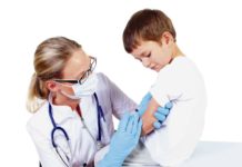 Vacxin phải tiêm cho trẻ
