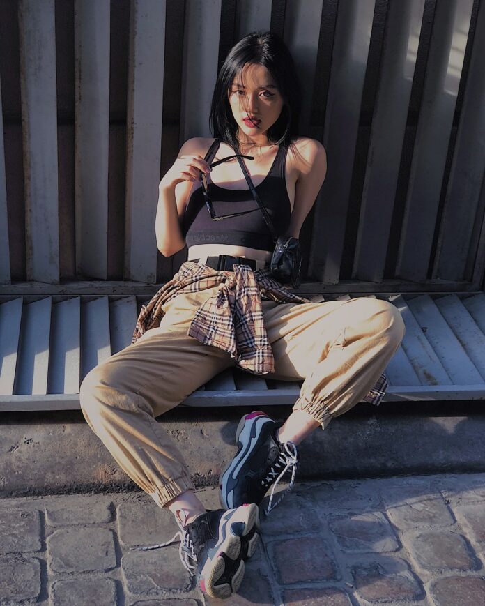 balenciaga triple s ngôi sao