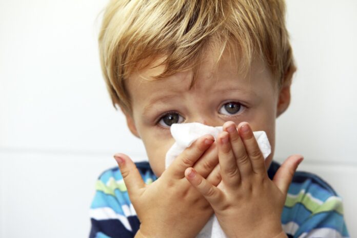 cách rửa mũi khi trẻ viêm mũi