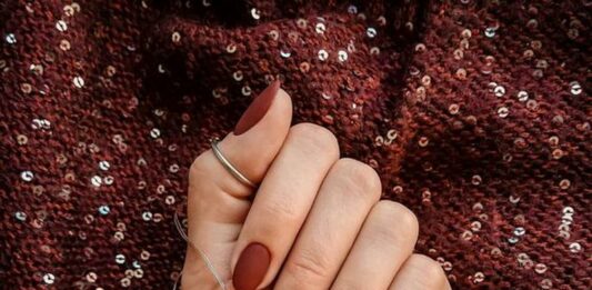 20 mẫu Nail đẹp quyến rũ dành cho mùa đông Mẫu sơn móng tay đỏ rượu