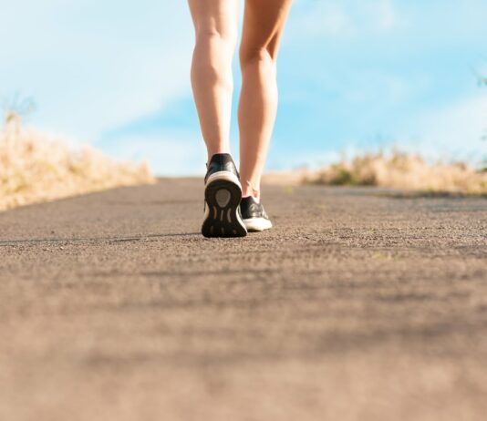 Cách đi bộ giảm cân hiệu quả nhất từ A-Z Ảnh bìa