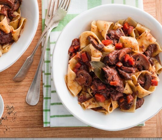 Bò Ragu Rượu vang đỏ