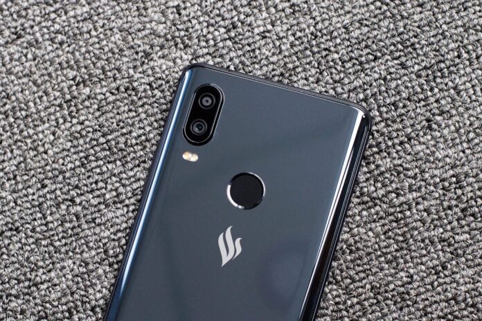 Camera kép nằm trên một tổng thể thiết kế đẹp mắt