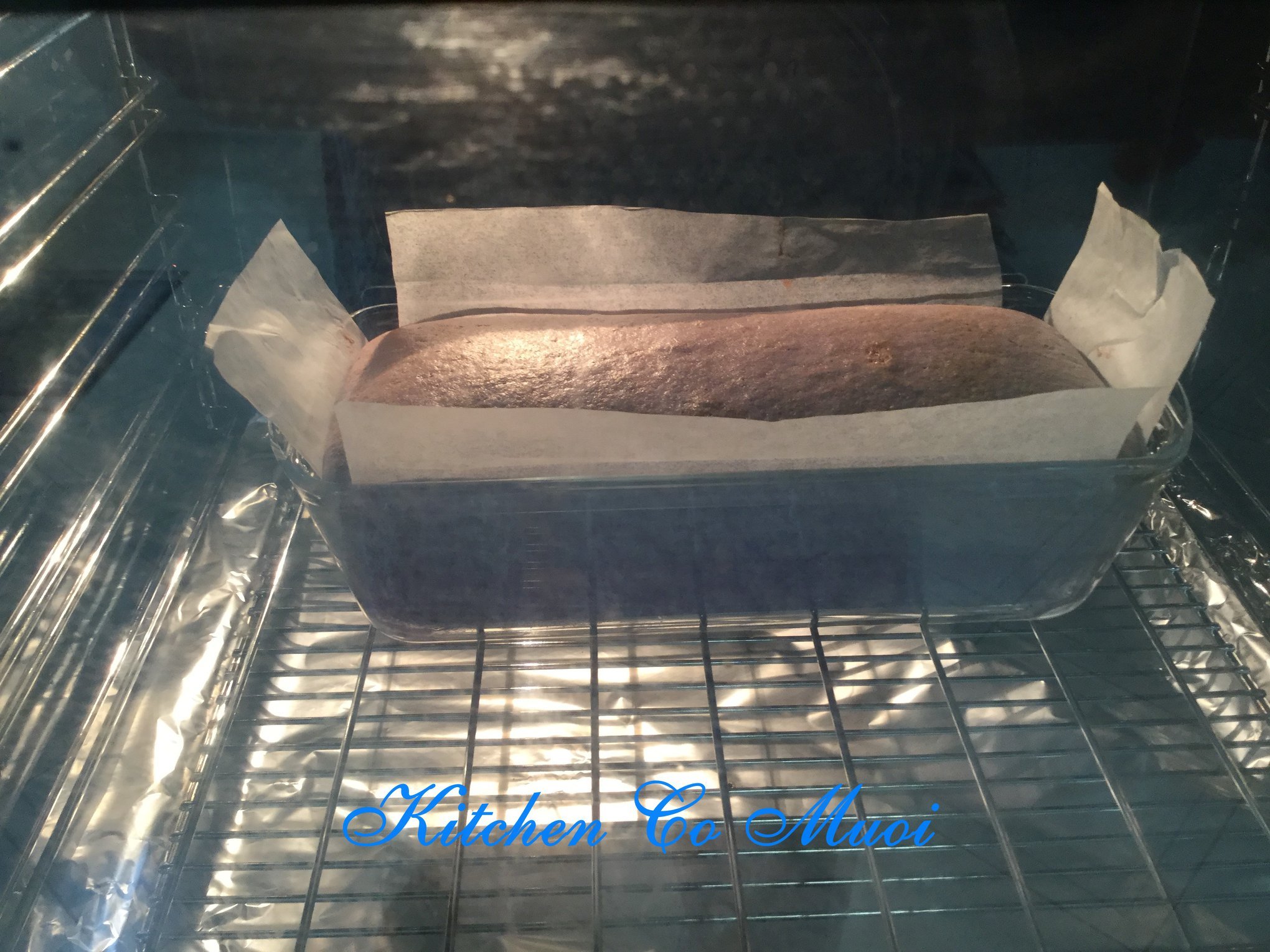 Bánh bông lan custard màu tím lá cẩm