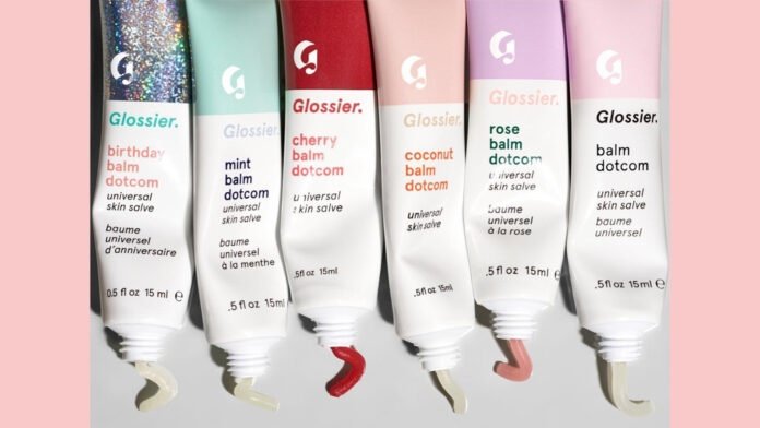 Thương hiệu Glossier được ra đời bắt nguồn từ một trang blog làm đẹp. (Nguồn: Internet)