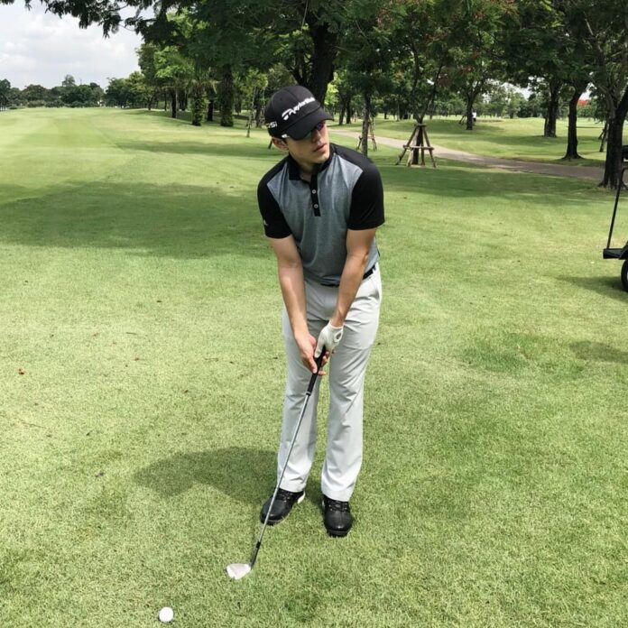 Anh chàng còn là tuyển thủ chơi golf chính hiệu đấy nhé! (Ảnh: @naphat_nine)