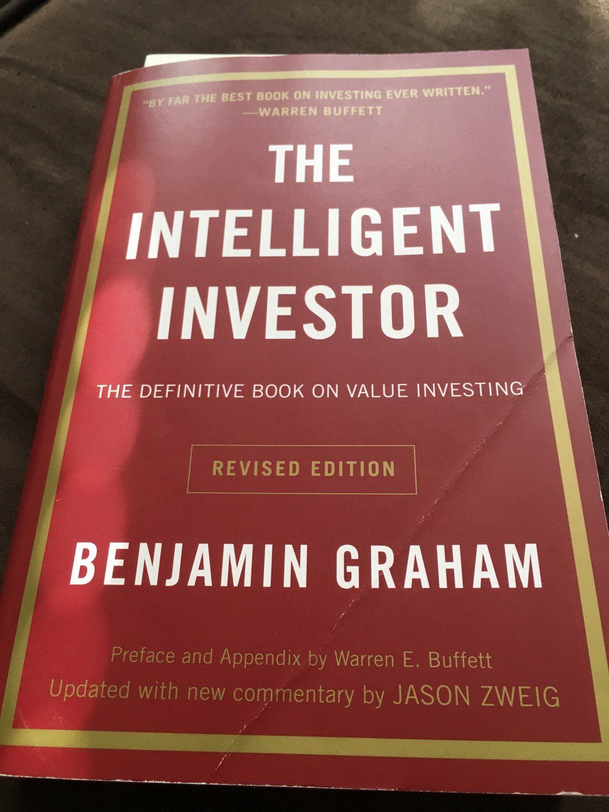 Ảnh bìa cuốn sách The intelligent investor (ảnh: internet).