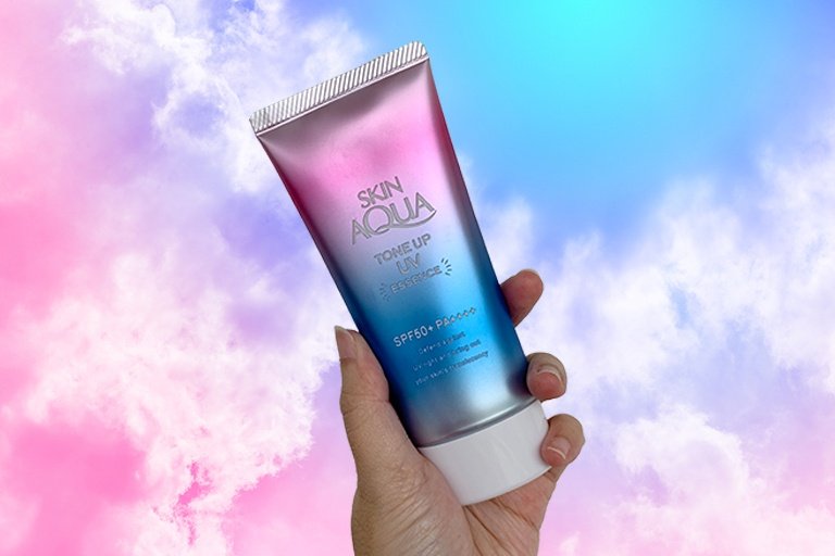 Kem Chống Nắng Skin Aqua Tone Up UV Essence SPF50+ PA++++