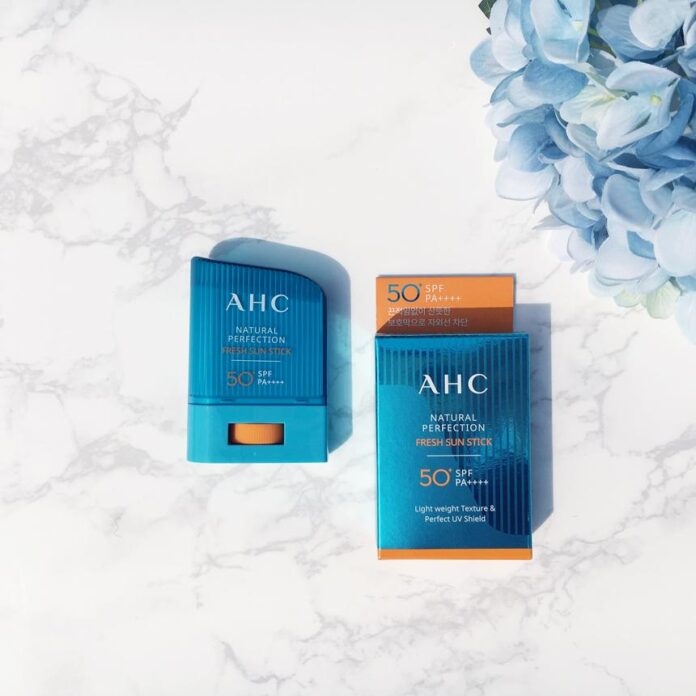 AHC Natural Perfection Sunstick có thiết kế vuông vức nhỏ gọn (nguồn: Internet)