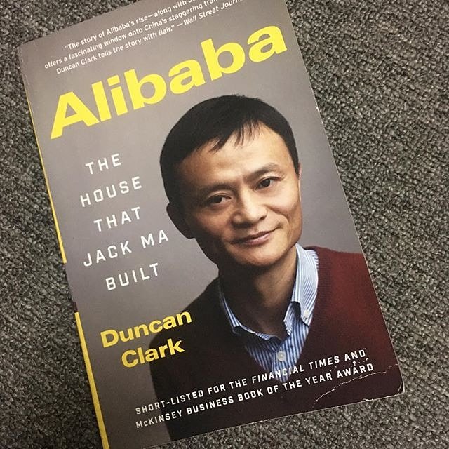 Ảnh bìa trước cuốn sách Alibaba The House That Jack Ma Built (ảnh: internet).