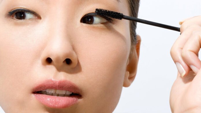 Những lưu ý cần nhớ khi chải mascara