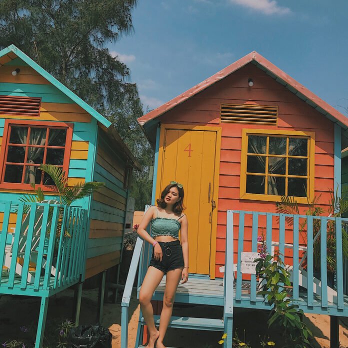 Những ngôi nhà Beach Hut đầy màu sắc cũng là nơi cho bạn thoả sức pose dáng.