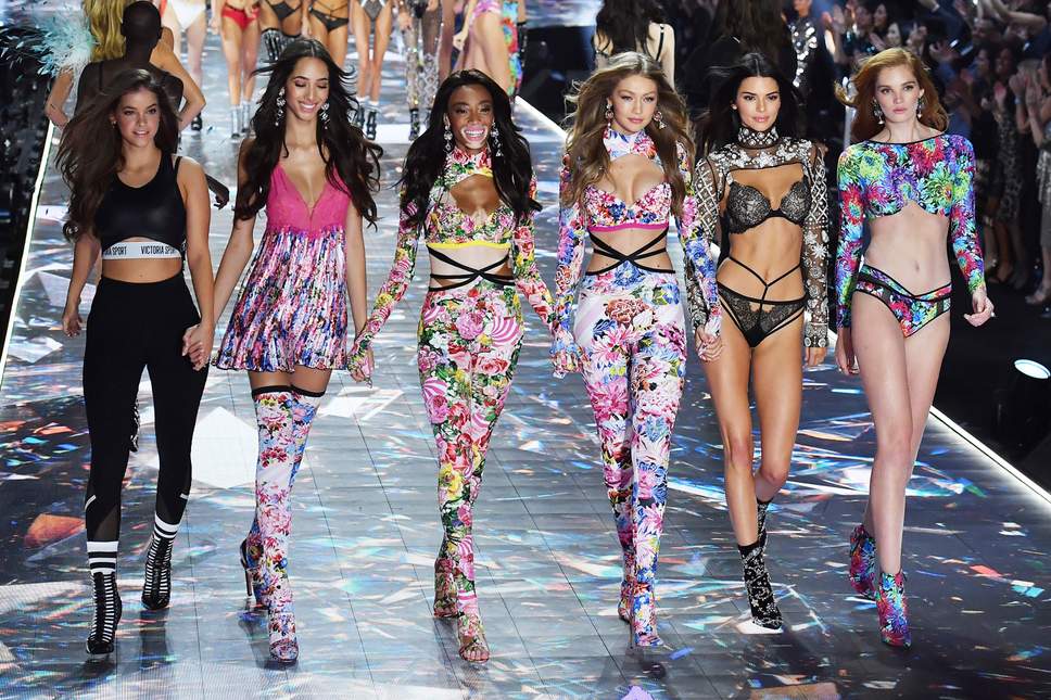 Victoria's Secret show luôn gây sốt bởi sự đầu tư hoành tráng cả về trang phục và người mẫu. (nguồn: Internet)