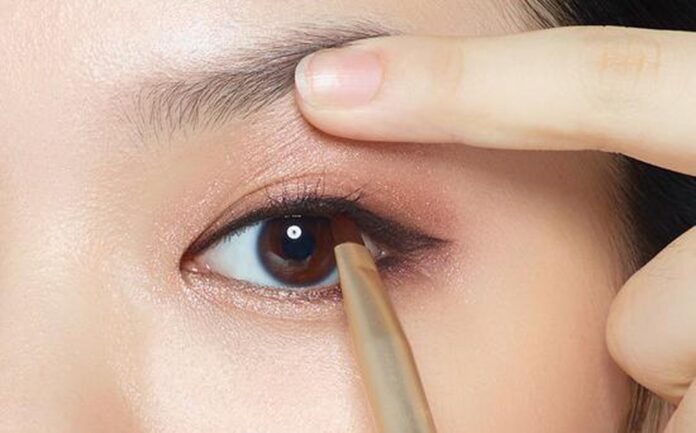 Nên lựa chọn eyeliner phù hợp với tình trạng mắt