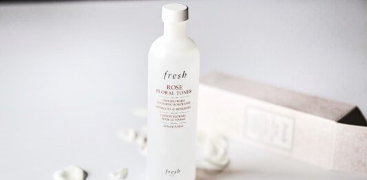 Review nước hoa hồng Fresh Rose Floral Toner: cân bằng da, không chứa cồn