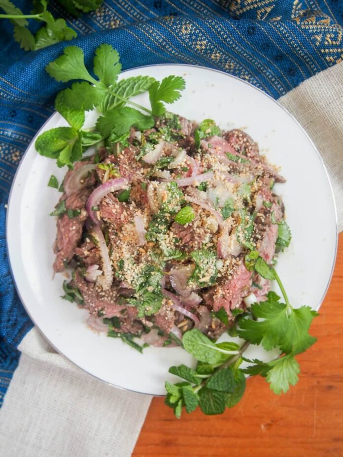 trình bày món salad thịt bò