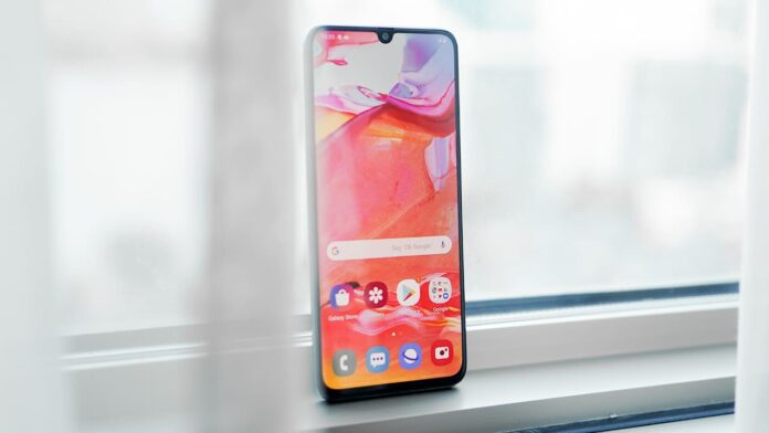 Galaxy A70 có ngôn ngữ thiết kế khá giống Galaxy A50