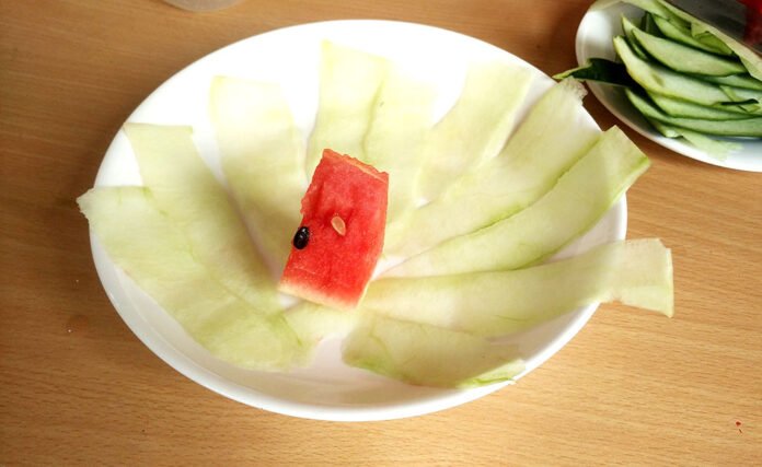 mẹo làm đẹp da với vỏ dưa hấu