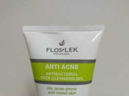 Sữa rửa mặt trị mụn Floslek Antibacterial face cleansing gel. (Nguồn: BlogAnChoi)