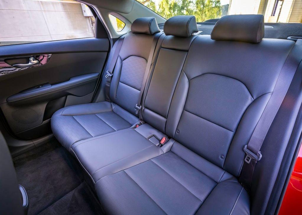Seat belt của xe KIA Cerato 2019 có cả cho người ngồi giữa (ảnh : KIA Motors Viet Nam)