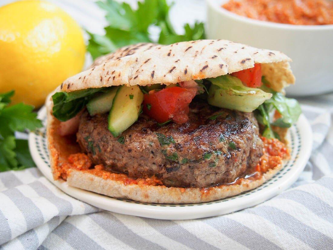 Học cách chế biến món burger thịt cừu viên Thổ Nhĩ Kỳ đổi vị cho gia đình