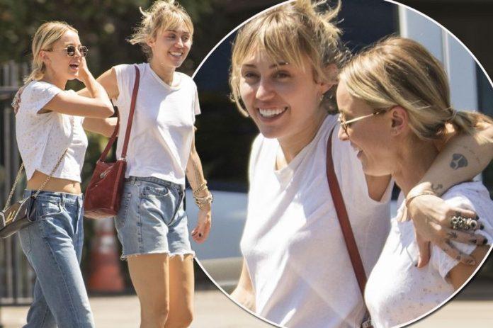 miley cyrus và kaitlynn carter