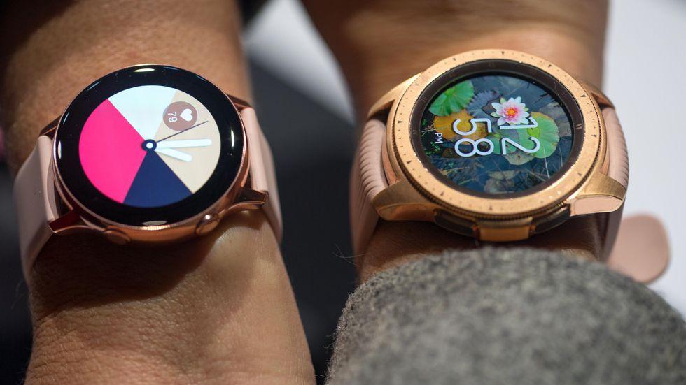 Galaxy Watch Active (bên trái) vs Galaxy Watch (bên phải). Nguồn: internet.