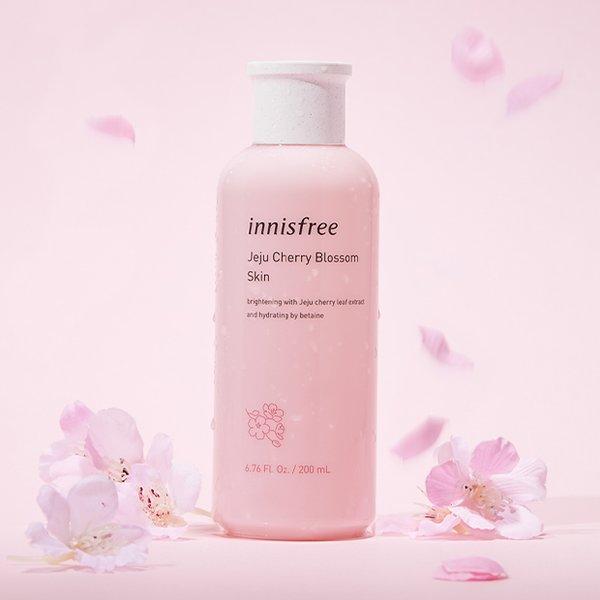 Hoa anh đào làm nên công dụng của Innisfree Jeju cherry Blossom Skin