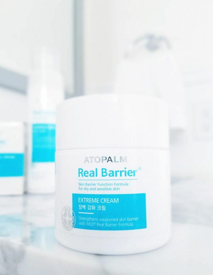 Kem dưỡng Real Barrier, Extreme Cream giúp giữ ẩm sâu tới tận 72 giờ.