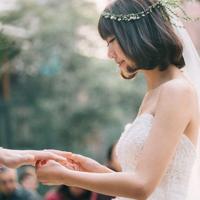 Hay chỉ đơn giản với veil thôi cũng đủ xinh rồi