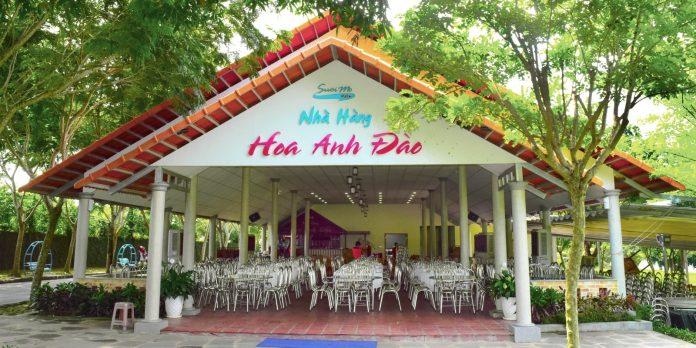 Nhà hàng Hoa Anh Đào sạch sẽ, thoáng mát tại công viên Suối Mơ