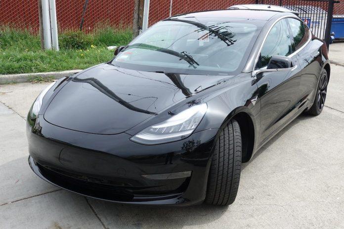 Xe điện Tesla Model 3 xuất hiện tại Việt Nam. Ảnh: internet