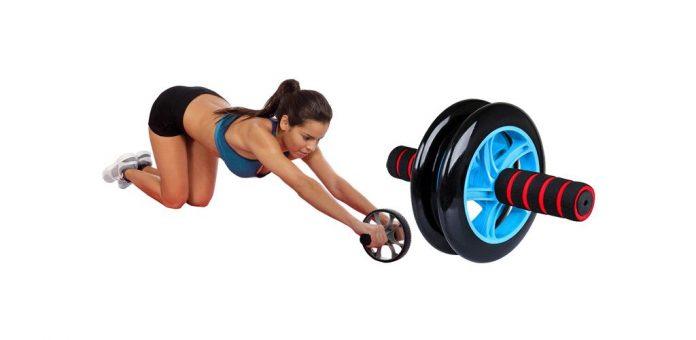 Con lăn tập bụng tại nhà.