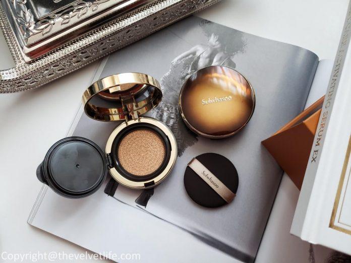 nét Cushion đến từ Sulwhasoo với thành phần thông đỏ cùng chiết xuất hoa mai mang lại một làn da tươi tắn rạng rỡ. (Nguồn: Internet).