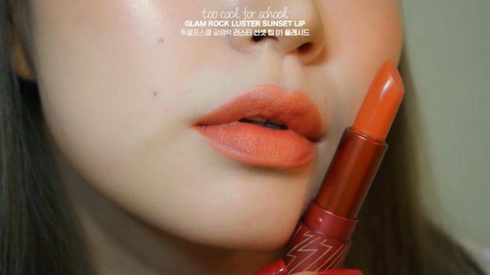 Màu son 01 thích hợp cho phong cách makeup với tông màu cam ấm áp cho mùa đông lạnh lẽo.