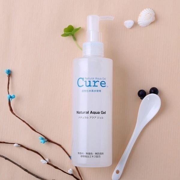 Gel tẩy da chết Cure với thiết kế sản phẩm, bao bì đơn giản, tinh tế, nổi bật logo thương hiệu Cure màu xanh "mát mắt". (Ảnh: Internet)