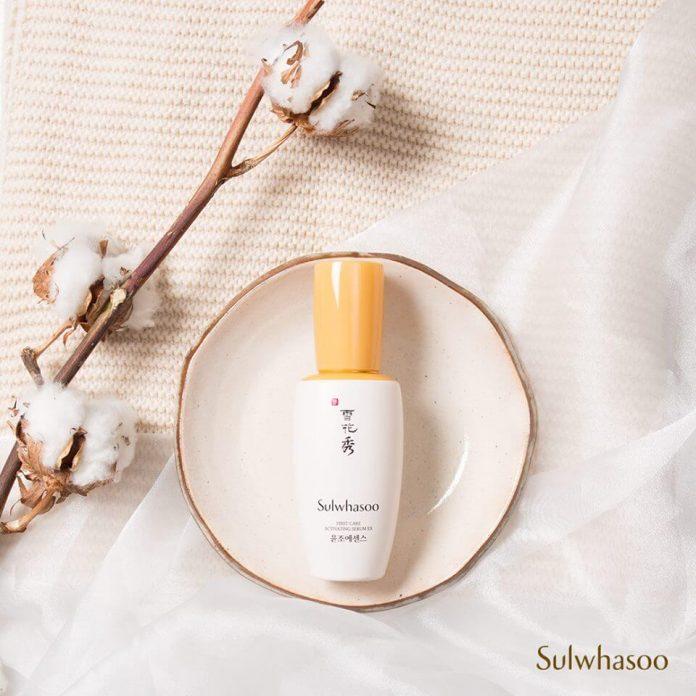 nét First Care Activating Serum EX chứa thành phần độc quyền JAUM Balancing Complex™ đánh thức làn da từ sâu bên trong. (Nguồn: Internet).