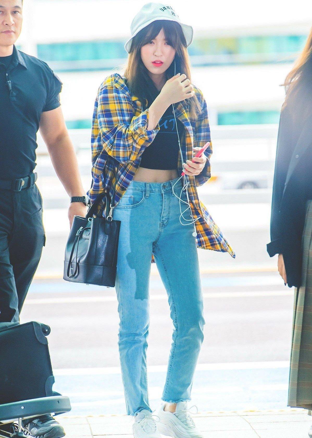 Khám phá 5 kiểu thời trang sân bay của Wendy (Red Velvet)