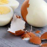 trứng luộc màu xanh đen