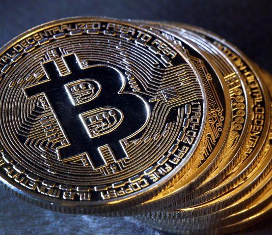 6 công nghệ sẽ phát triển cực kì mạnh mẽ trong năm 2020 Bitcoin là một ứng dụng của Blockchain. Ảnh: internetBitcoin là một ứng dụng của Blockchain. Ảnh: internet