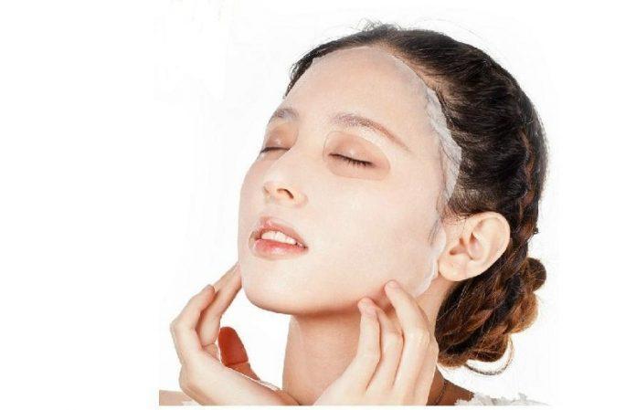 Các bạn nên đắp mặt nạ giấy 2 lần một tuần để cung cấp độ ẩm cho da nha. (nguồn ảnh: internet.)