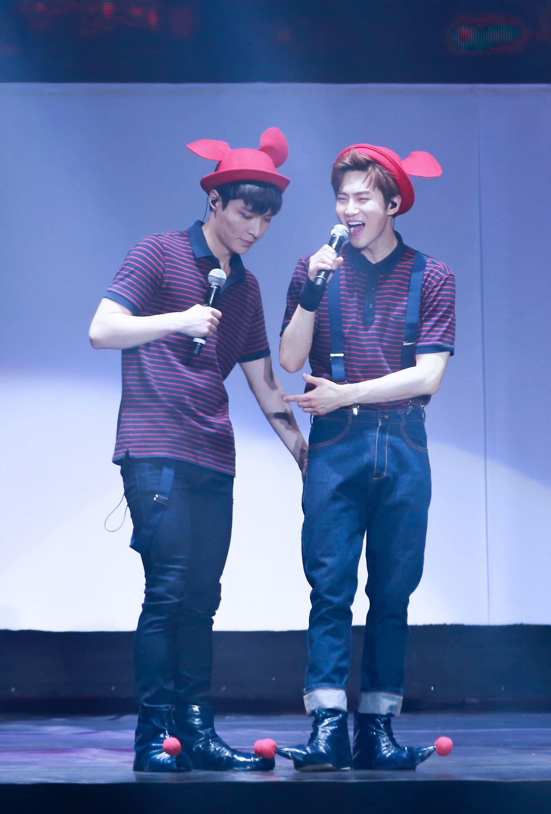 EXO's Lay and Suho